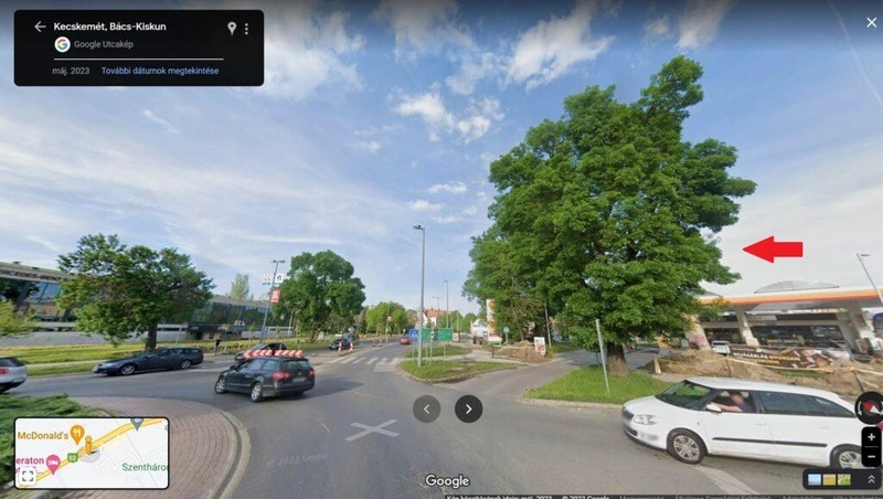 Nyíllal jelölve a most kivágott fa / Forrás: Google Térkép
