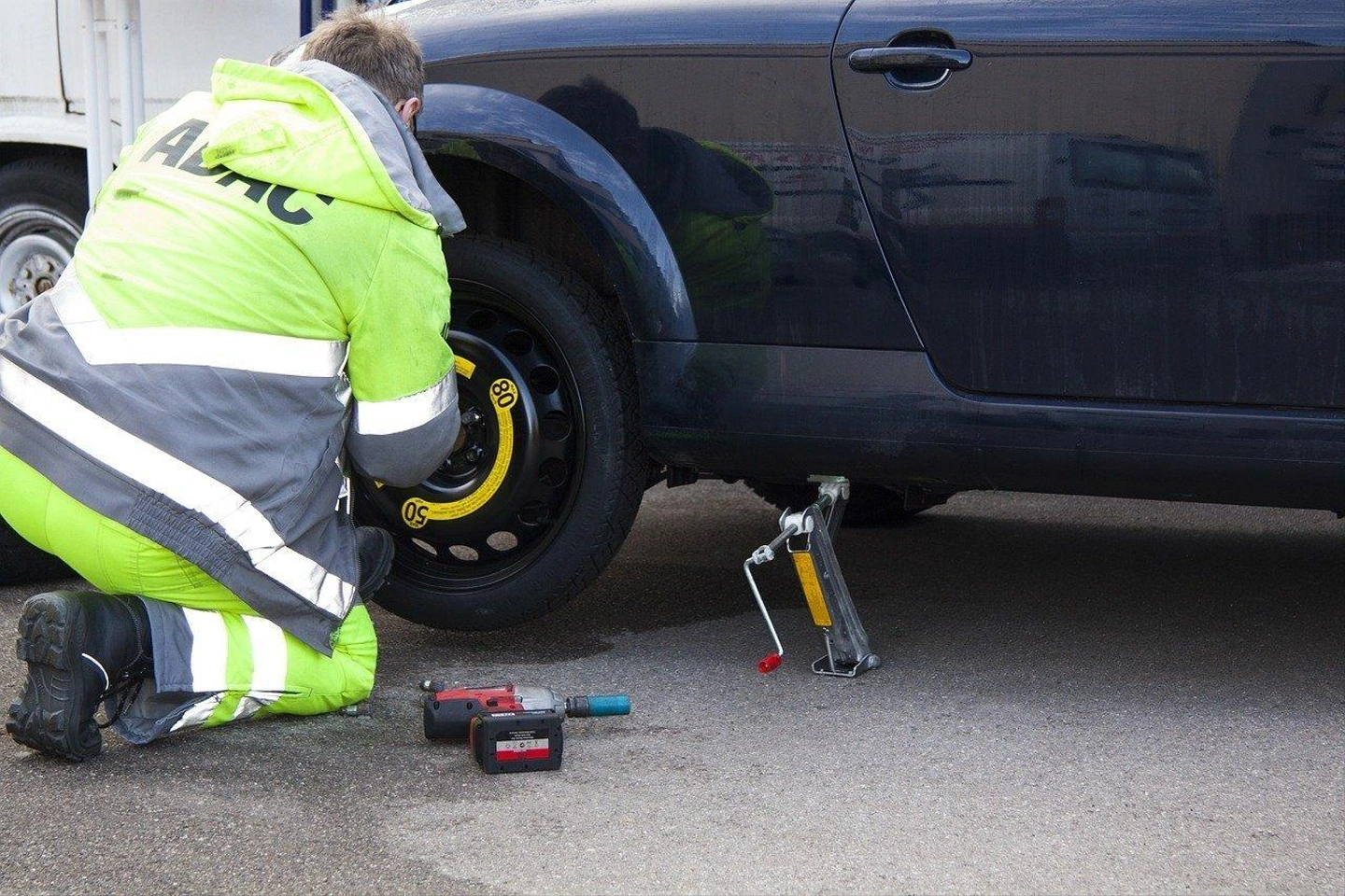 kecsup-kwikfit-nyaralasraindultokakocsival-egytokeletesallapotupotkerekmellettszuksegedlehetvontatokotelreesbikakabelreis.-1.jpg
