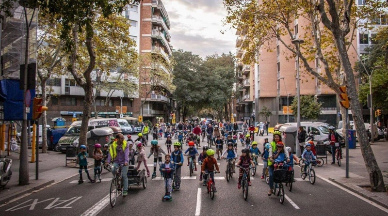 Barcelonában már 2014-ben, majd 2019-ben Madridban szerveztek bicibuszt, de igazán a 2020-as kezdeményezés robbant be, és lett nemzetközileg is népszerű / Fotó: bringazzamunkaba.hu