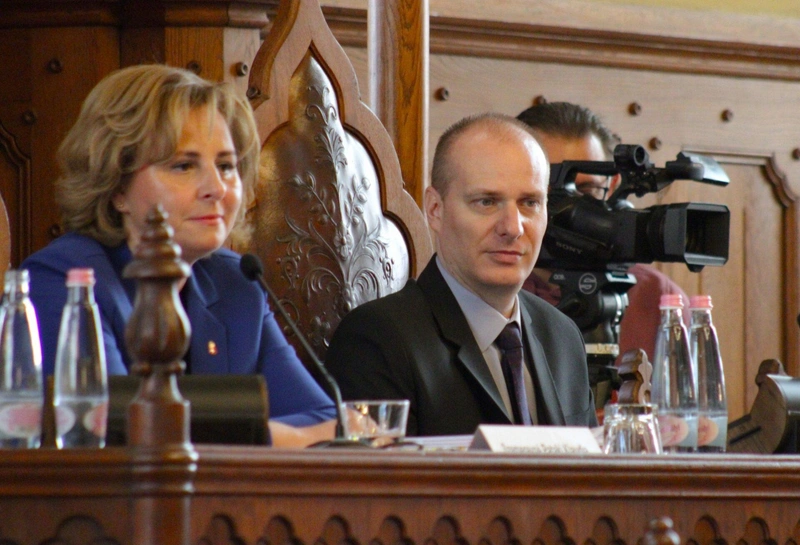 kozgyules-2024-aprilis_Szemereyne-Pataki-Klaudia_Temesvari-Peter-02-1920x1309.jpg
