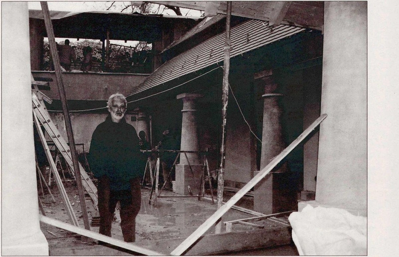 Probstner János az épülő szilikát tanszék falai között, Köztér folyóirat,1998.
