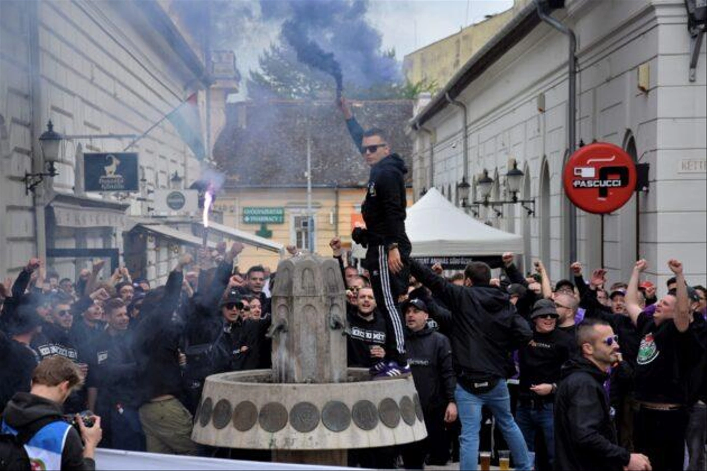 KTE_FTC_Szurkoloi-vonulas-9-630x420.jpg