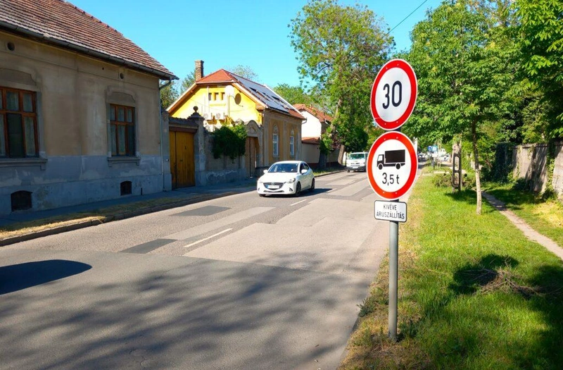 Harmincas sebességkorlátozás van a Küküllő utcában / fotó: Hraskó István, KecsUP Hírek