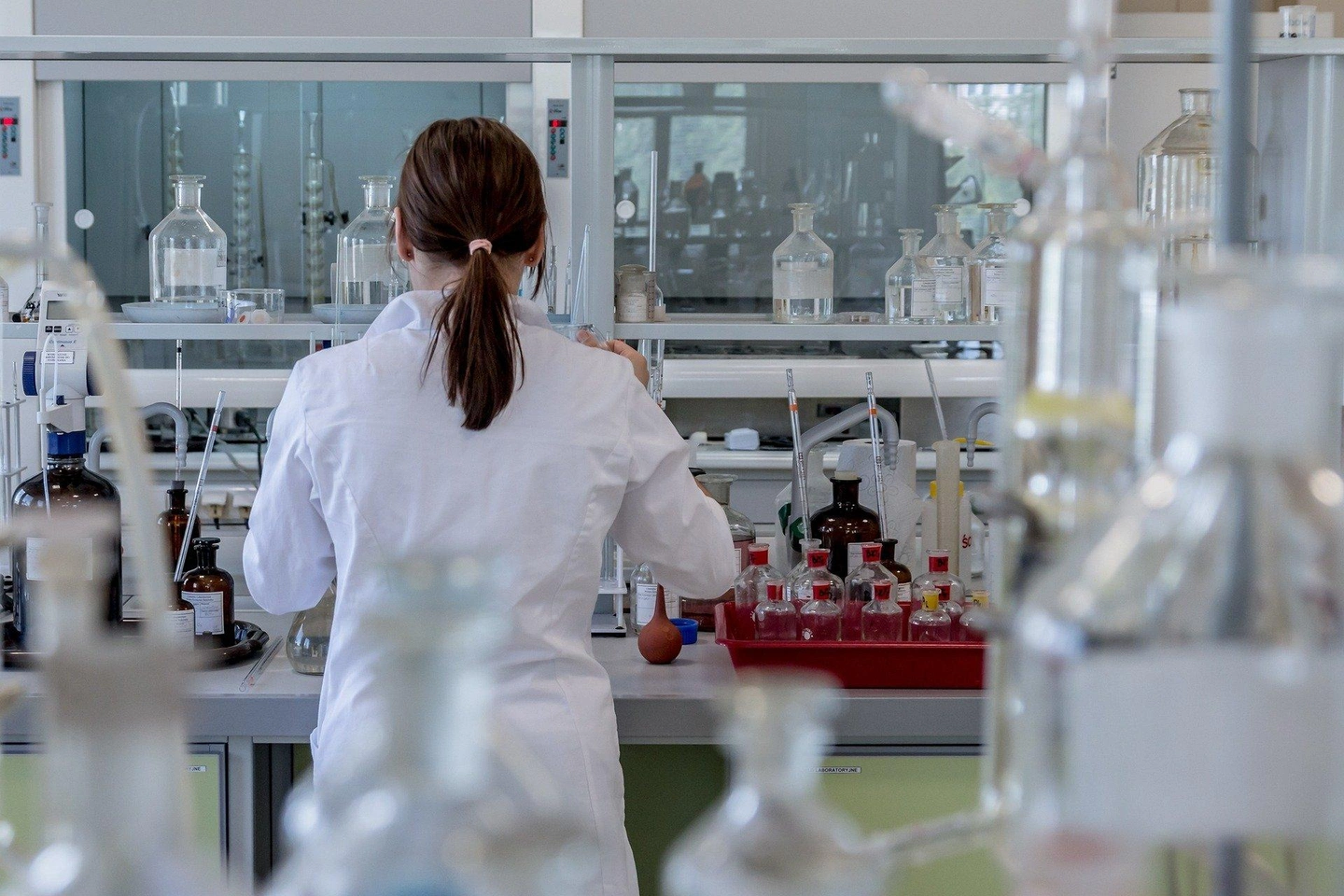 laboratory-g2038b95f7_1920.jpg