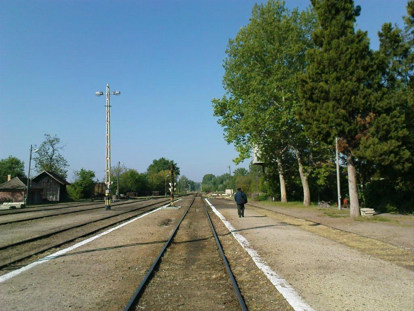 Lakitelek-vas%C3%BAt%C3%A1llom%C3%A1s.jpg