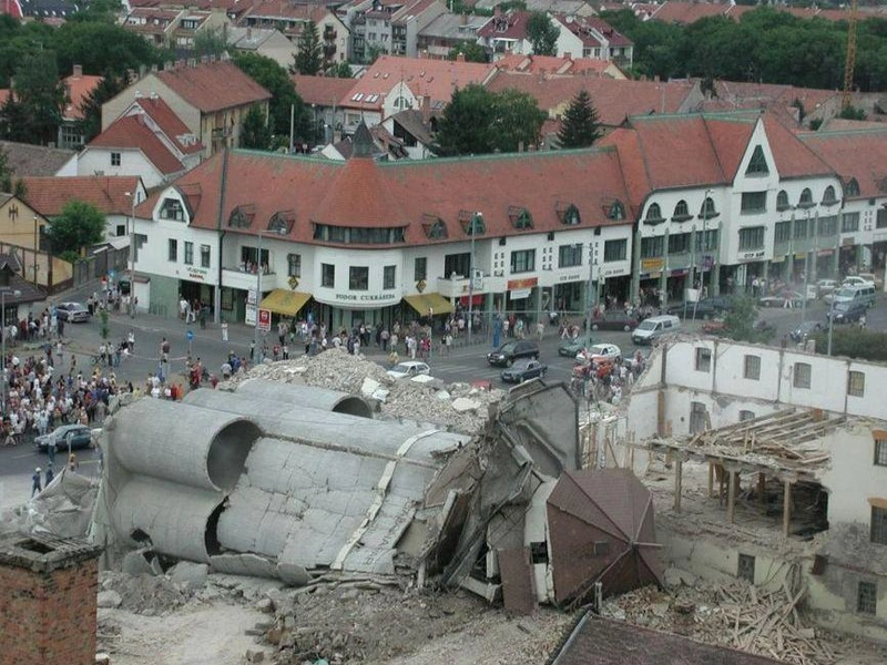 A vitatott körülmények között 2003-ban bontásra ítélt kecskeméti Gazdasági Malom / Fotó: kecskemet.blog.hu