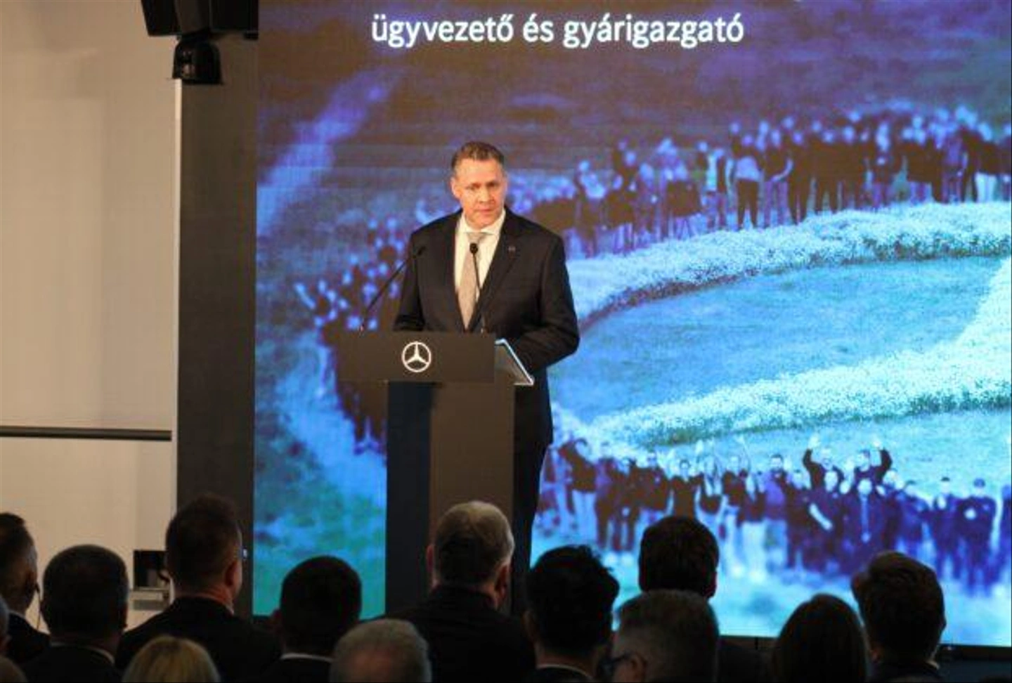 Mercedes-gyar-Orban-2026-febr-10-622x420.jpg