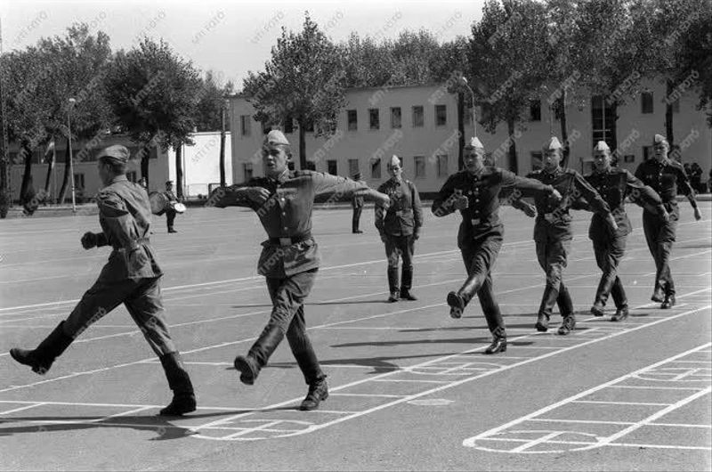 Kecskemét, 1988. szeptember 28. A Magyarországon ideiglenesen állomásozó Szovjet Déli Hadseregcsoport sajtóbemutatót tart / MTI Fotó: Kovács Attila