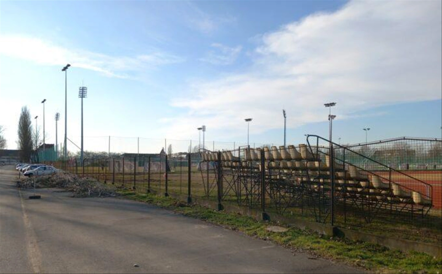 Olimpia-utca-kivagott-fak-45-679x420.jpg