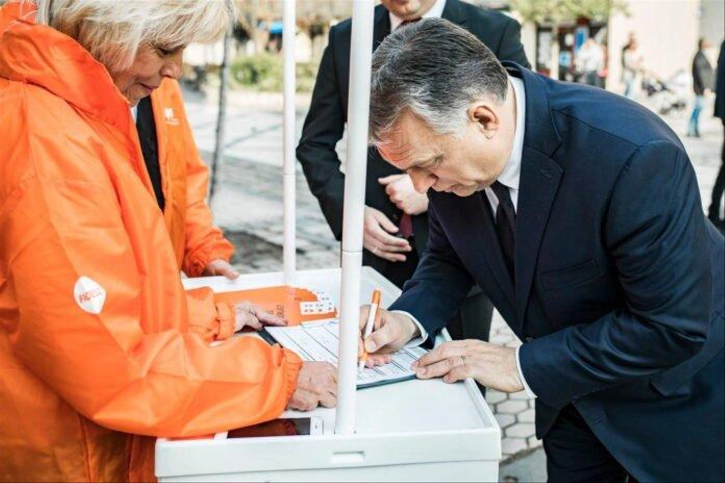 orban-696x464.jpg