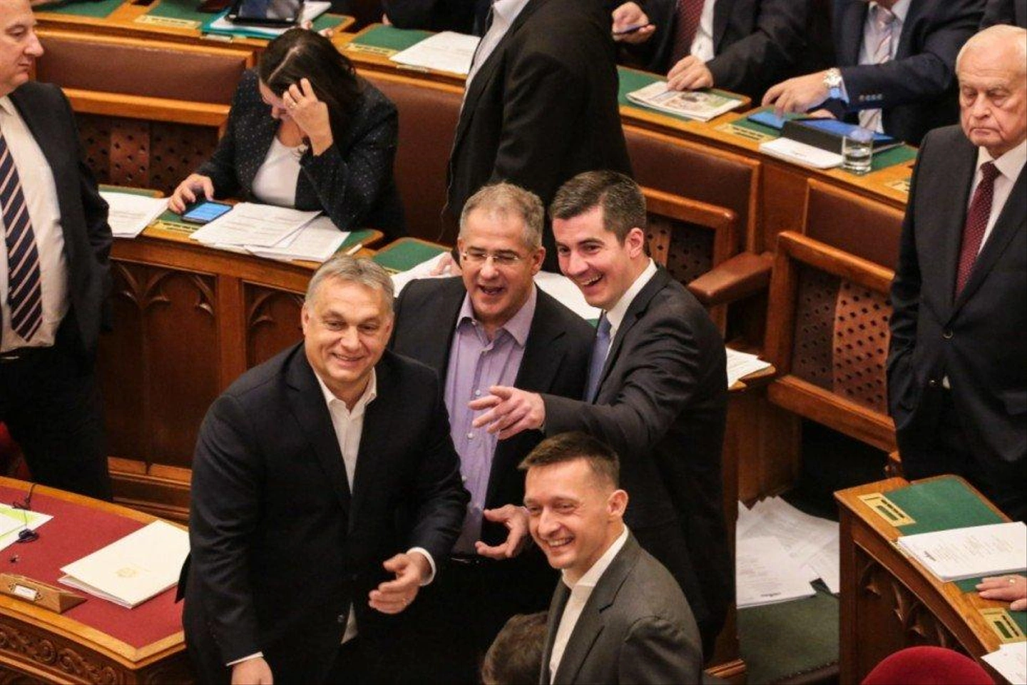 orban-kocsis-rogan-kosa.jpg