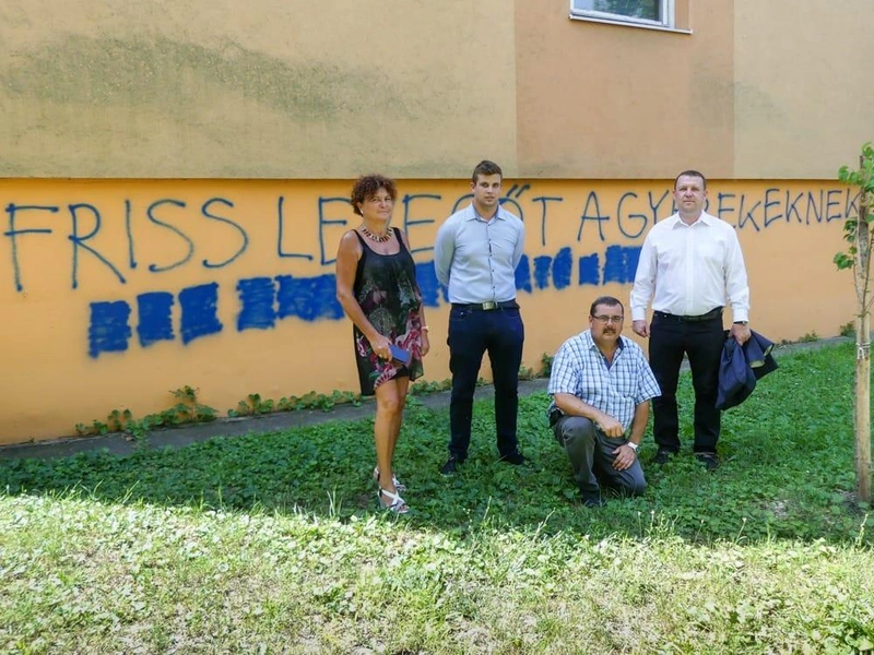 Szőkéné Kopping Rita, Józsa Bálint, Dobos József képviselőjelöltek és Lejer Zoltán a Szövetség a Hírös Városért Egyesület polgármesterjelöltje