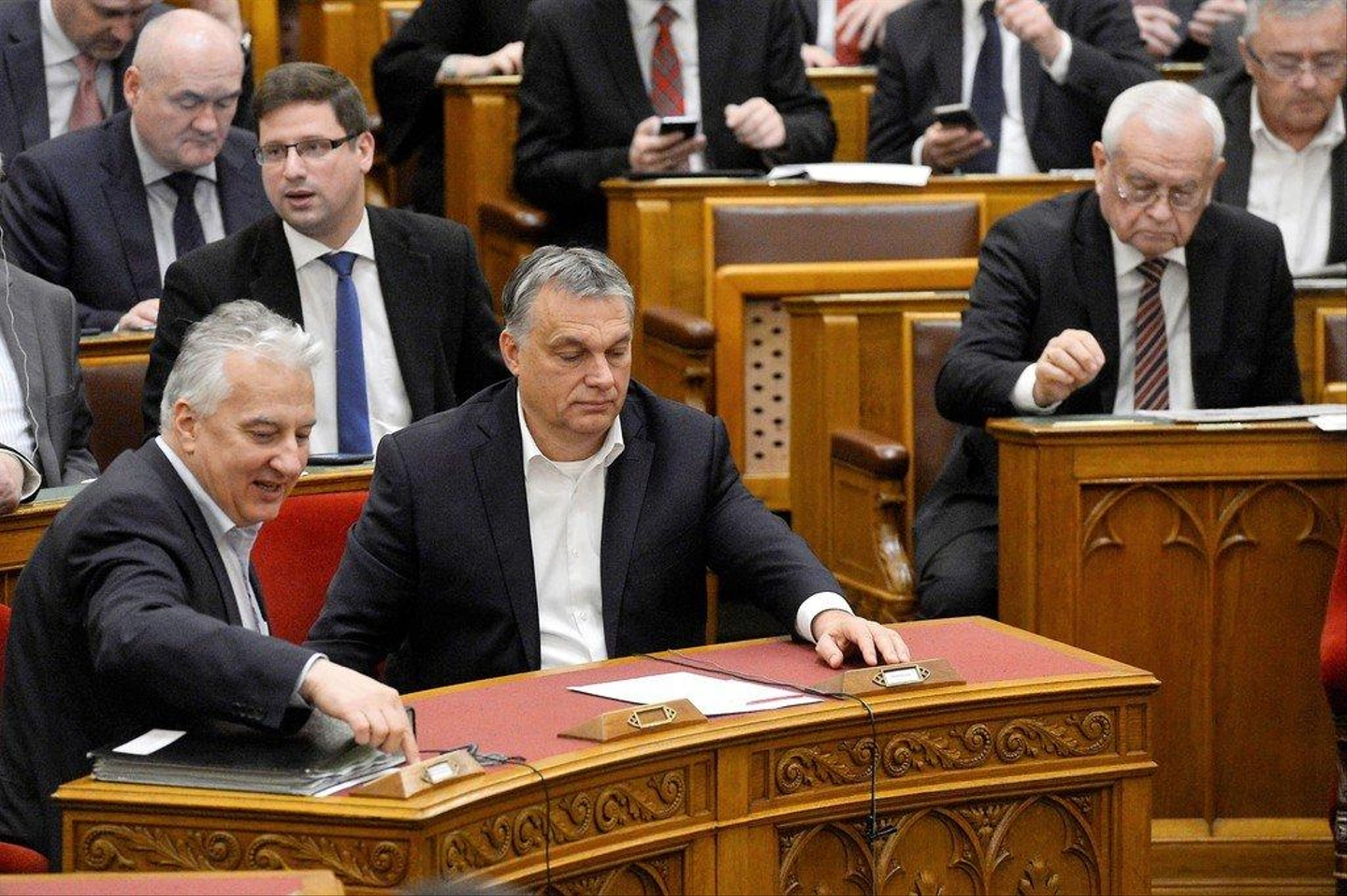 parlament-szavazas2.jpg