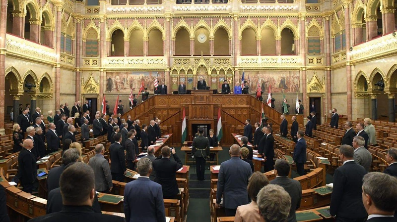 Parlament.jpg