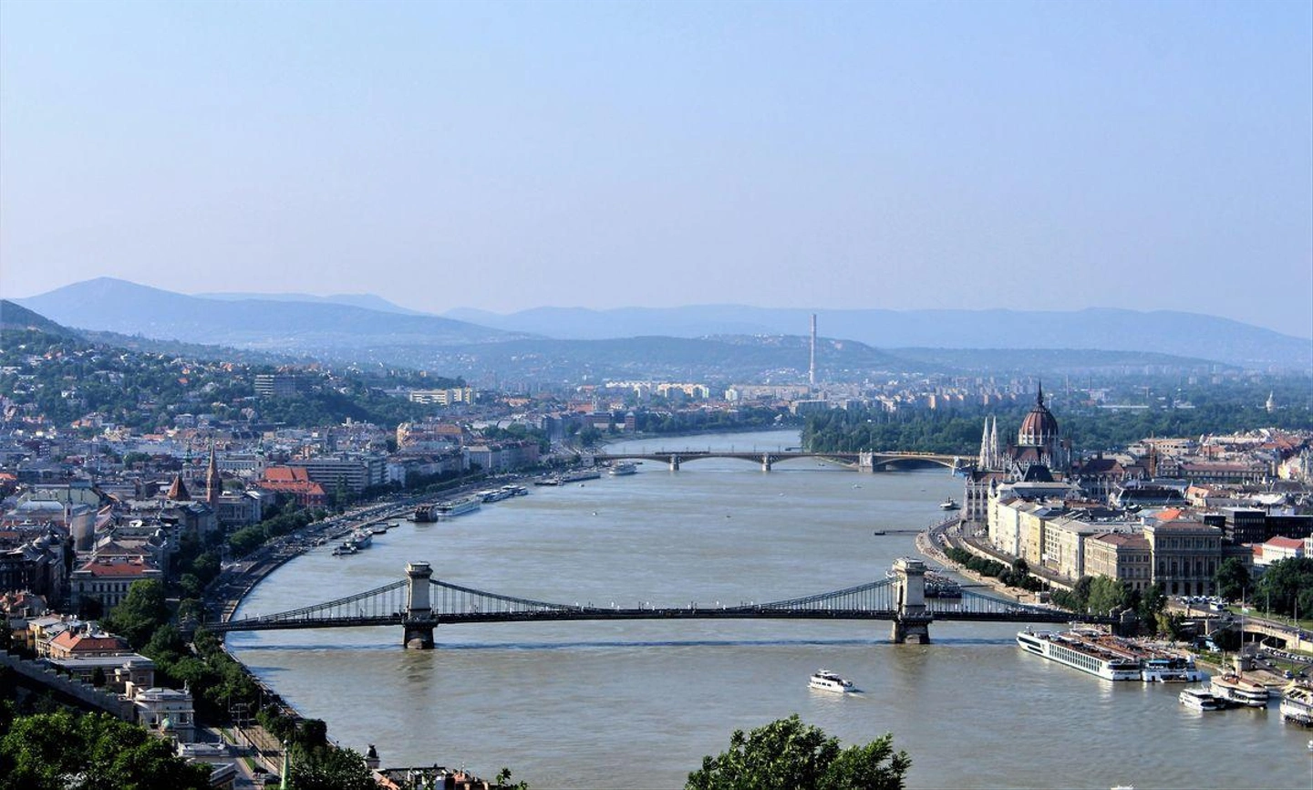 pexels-Budapest.jpg