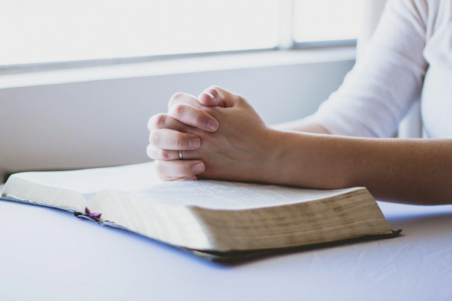 prayer-gdd7b903fc_1920.jpg