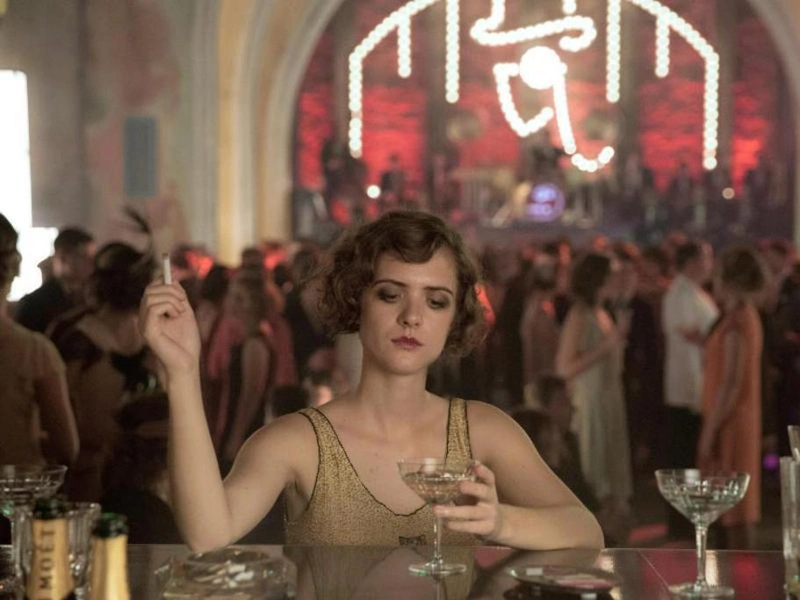 Liv Lisa Fries, a filmben Charlotte Ritter
