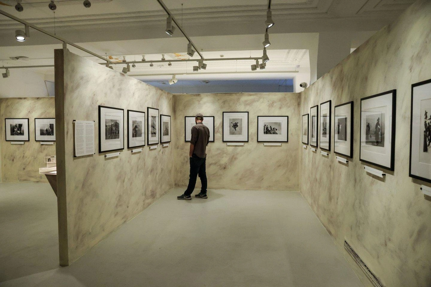 robert-capa.jpg