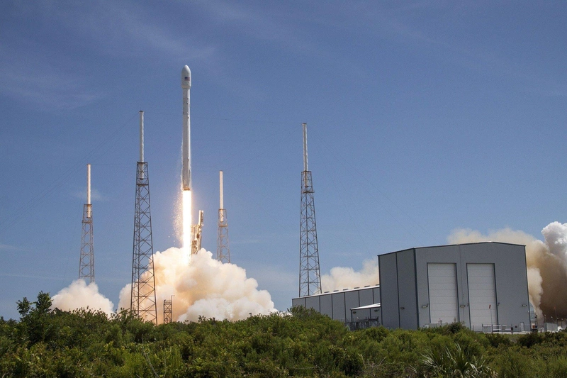 rocket-launch-693271_1920.jpg