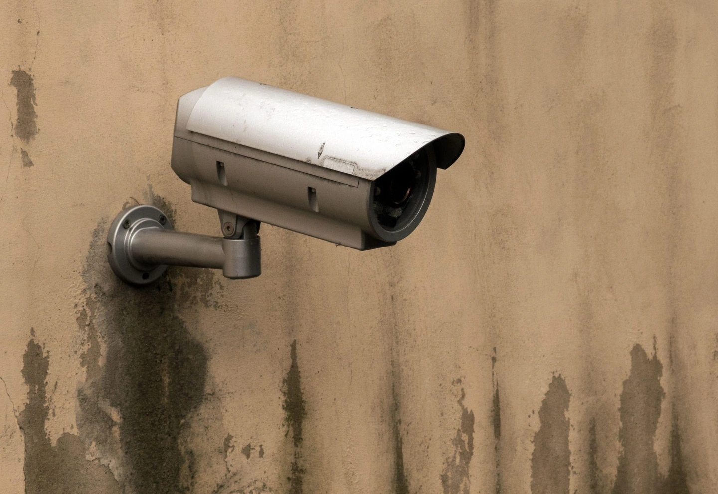 Security-Camera-scaled-1920x1323.jpg