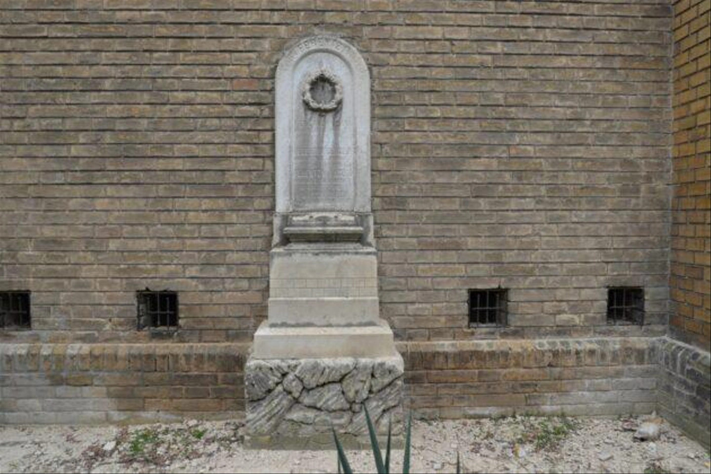 Szentharomsag-temeto-Ferenczy-kapolna-25-630x420.jpg