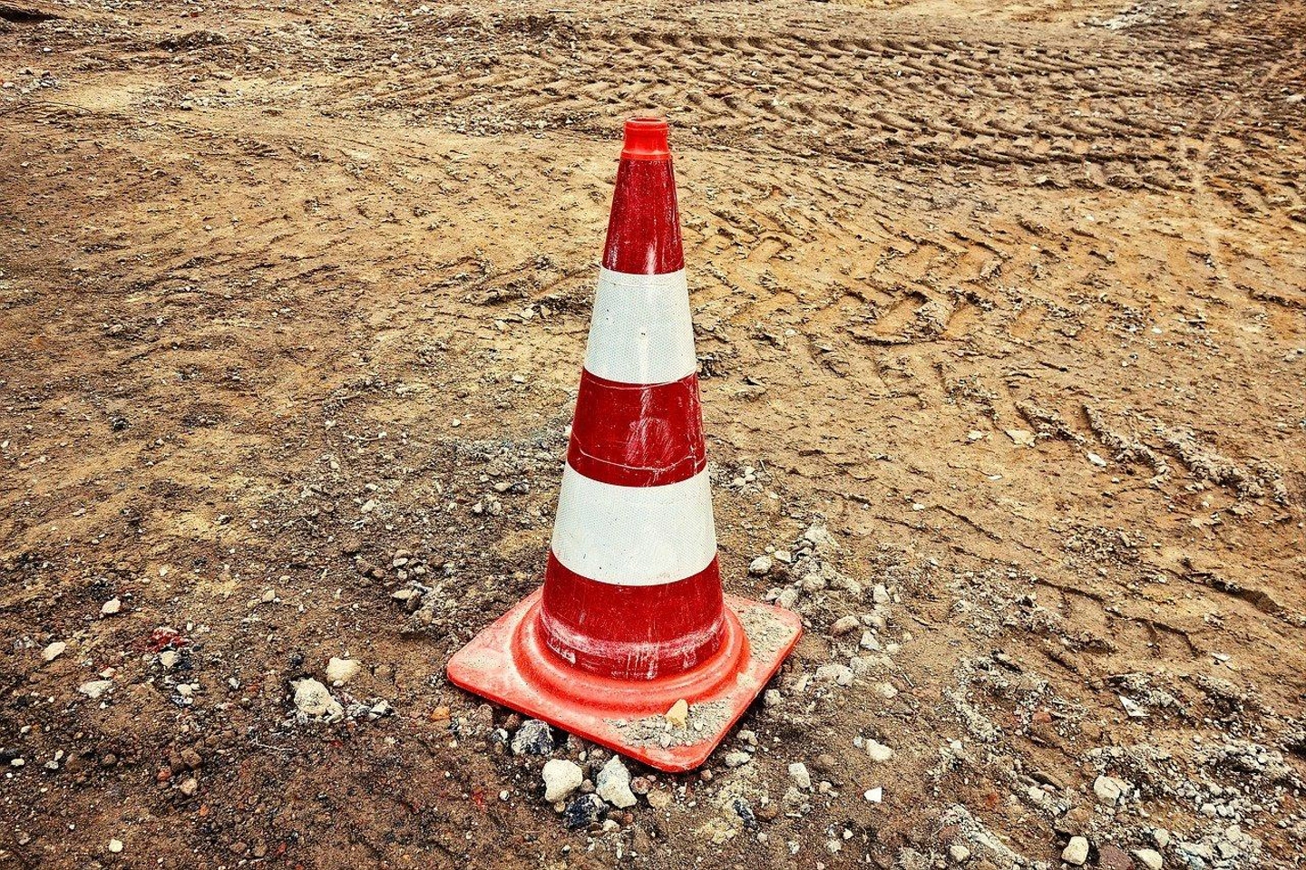 traffic-cones-3082821_1280.jpg
