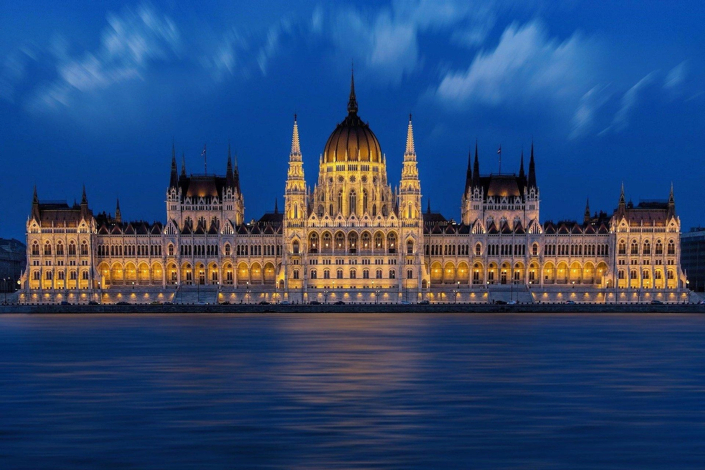 walkerssk-parliament-1440679_1920.jpg