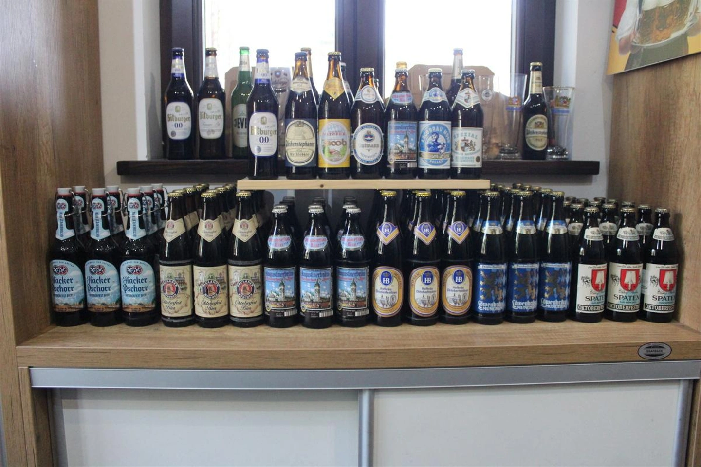 Az alsó sorban az Oktoberfest hat hivatalos söre
