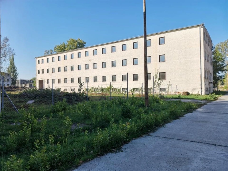 Hasznosításra váró épület