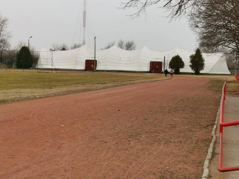 Rendbehozott sportsátor / Fotó: kecsup.hu