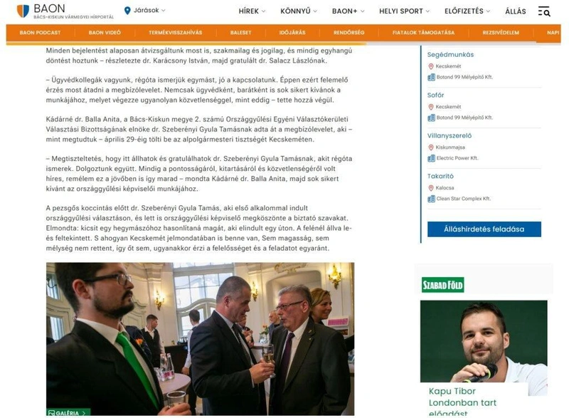 A kép közepén Salacz László, mellette jobbra Karácsonyi István (a háttérben Szemereyné Pataki Klaudia polgármester)