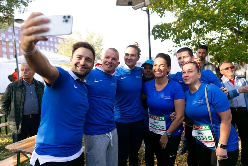 Boronkay Péter Szente Vajk, Hosszú Katinka és Novák Katalin társaságában a tavalyi budapesti maratonon / Fotó: Boronkay Péter Facebook-oldala