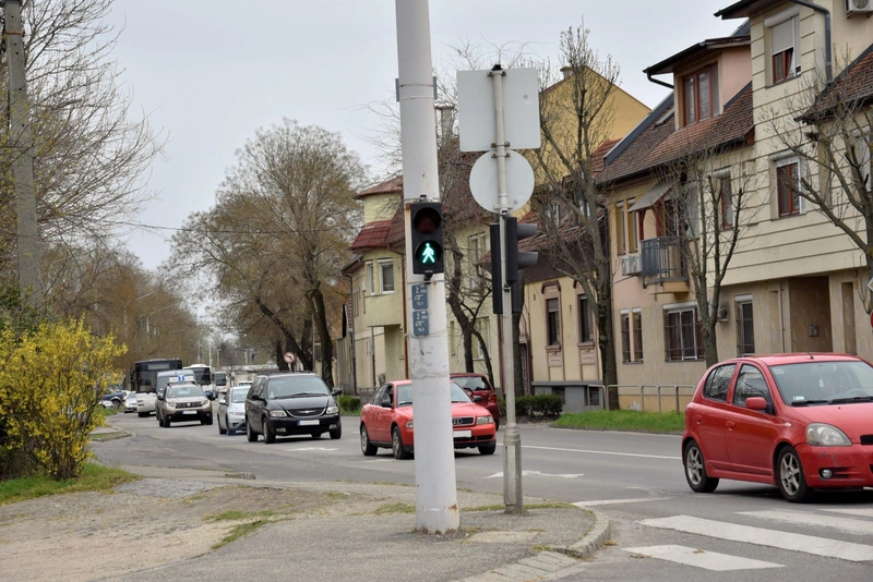 Délutáni forgalom a Bethlen körúton 2023. április 4-én / kecsup.hu