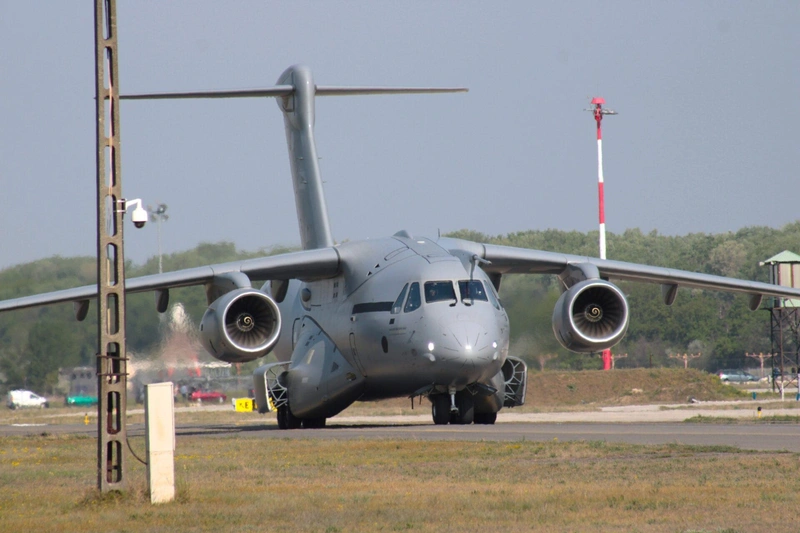 Embraer-KC-390-11-1920x1280.jpg