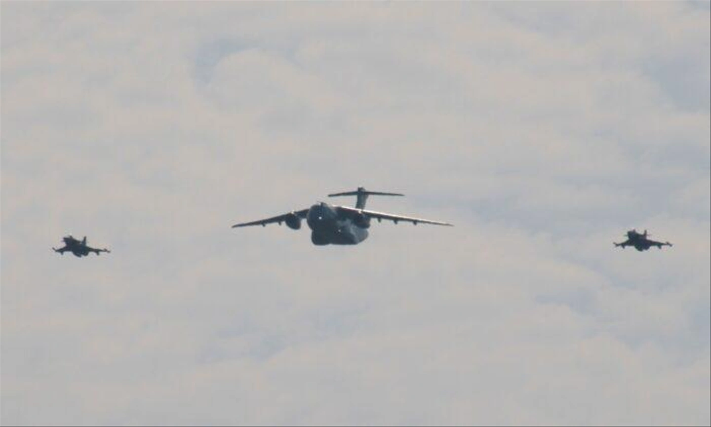 Embraer-KC-390-2-699x420.jpg