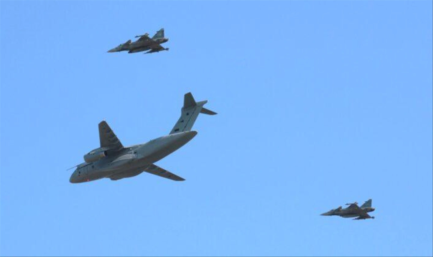 Embraer-KC-390-5-706x420.jpg
