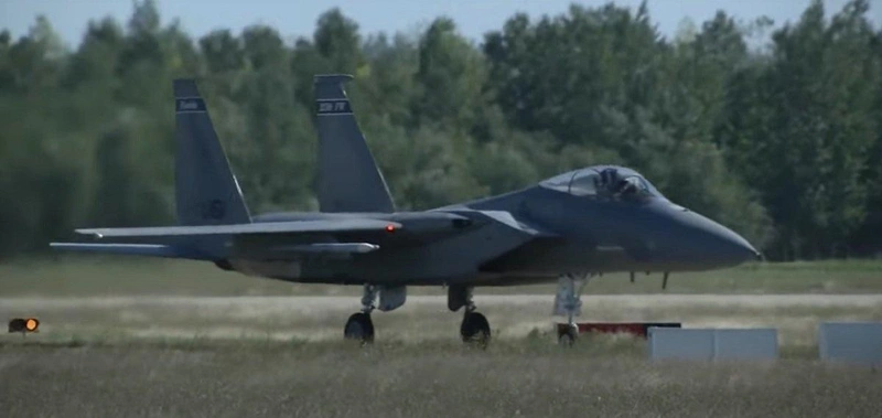 F-15.jpg
