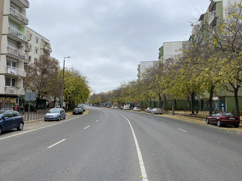 Lehetne 2×2 sáv helyett 1×1 sáv a Batthyány utcában? / Fotó: kecsup.hu (2024. november 2.)