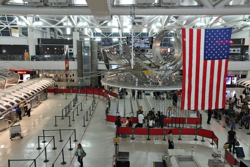 JFK_repuloter_123rf.jpg