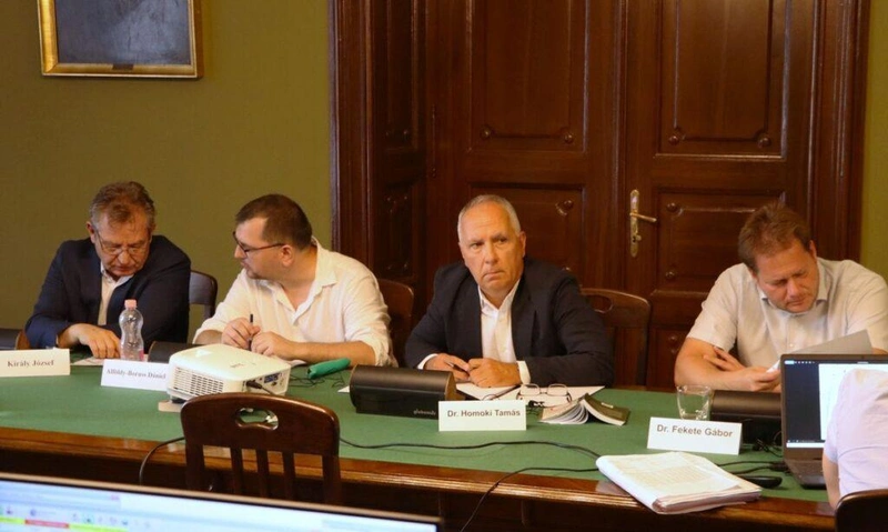 Homoki Tamás a bizottsági ülésen (jobbról a második) / Fotó: Hraskó István, KecsUP Hírek