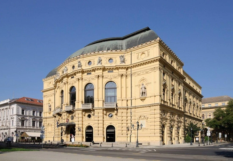 National_Theatre_of_Szeged.jpg