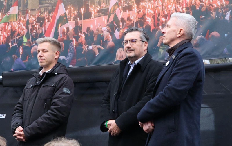 Magyar Péter mellett Molnár János és Csőszi Attila – 2025. december 6-án Kecskeméten / Fotó: KecsUP Hírek