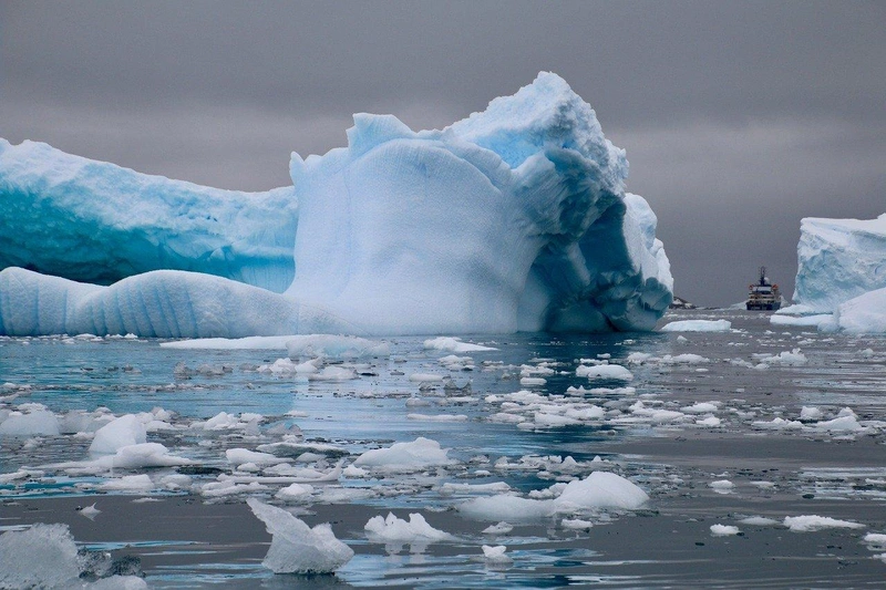 antarctica-4500447_1280.jpg
