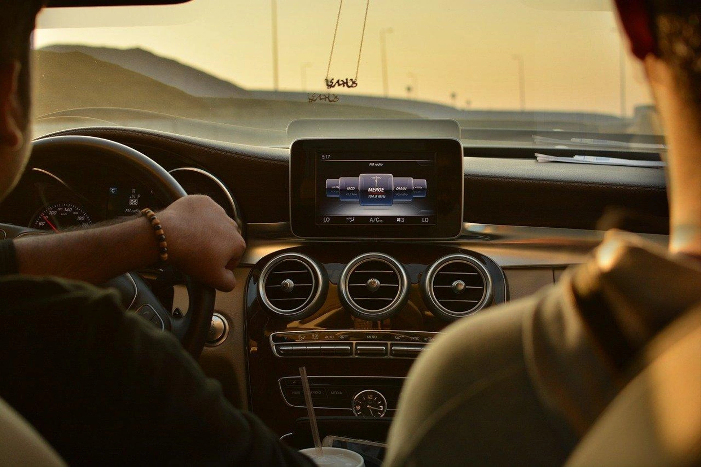 car-3588679_1280.jpg
