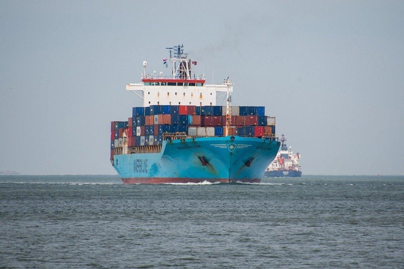 container-ship-7235194_1280.jpg