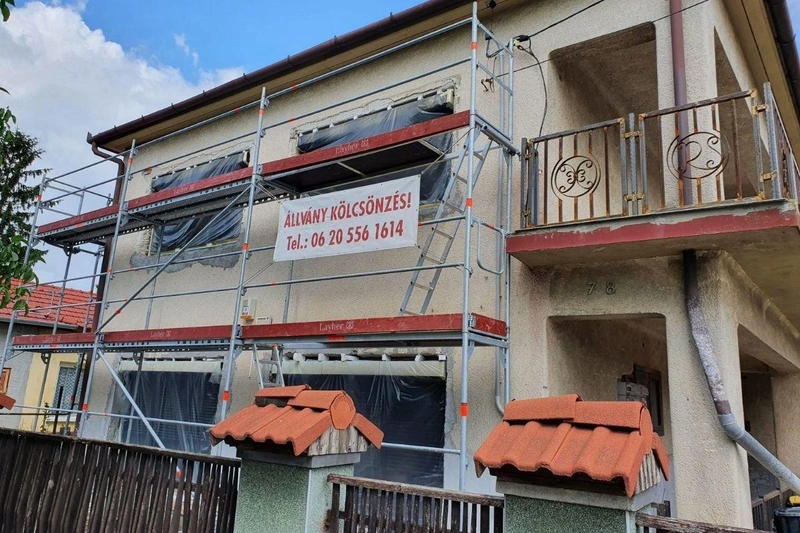 csaladi-haz-allvanyozas-layher-rendszer.jpg
