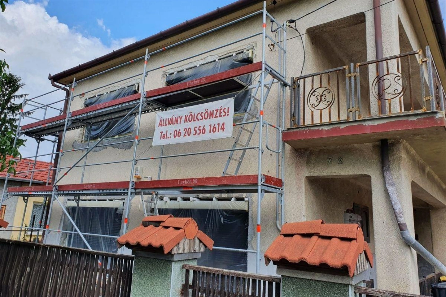csaladi-haz-allvanyozas-layher-rendszer.jpg