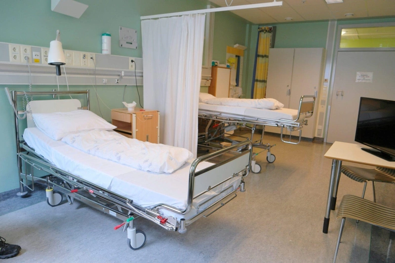 doctor-hospital-hospital-bed-444890-scaled-1920x1280.jpg