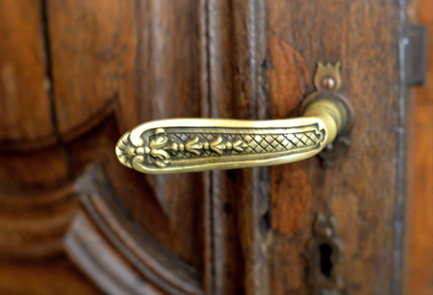door-handle-gb8dac541f_1280.jpg