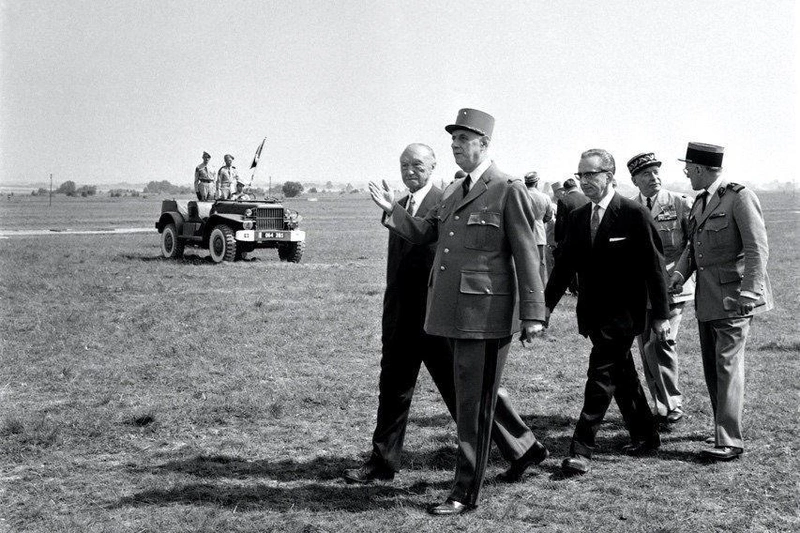 „Az EU elődje a francia öntudatra és a német bűntudatra épült.” Konrad Adenauer nyugatnémet kancellár (b) Charles de Gaulle francia elnök vendégeként a franciaországi Mourmelonban 1962. július 8-án (fotó: AFP archive)